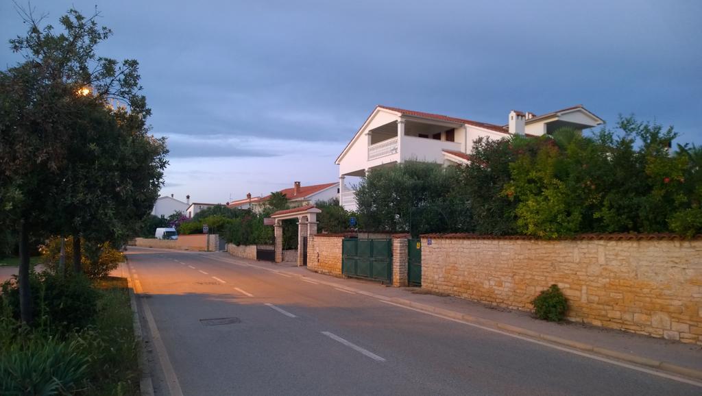 Apartments Free Parking Big Garden Peroj Rum bild